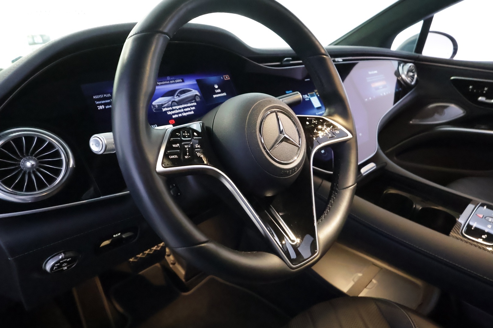 MERCEDES-BENZ EQS 16