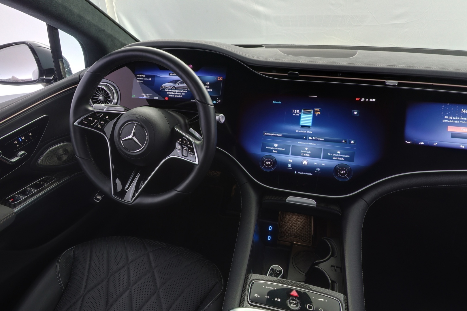 MERCEDES-BENZ EQS 8