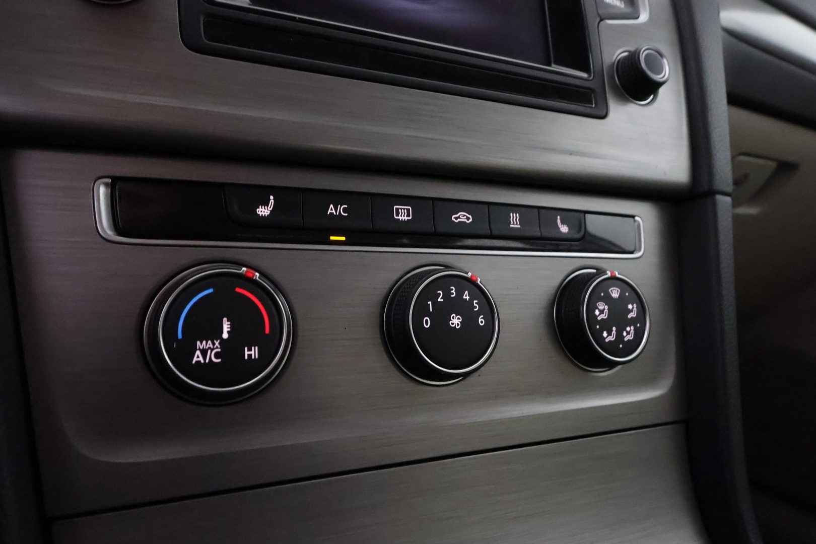 VOLKSWAGEN Golf 2014