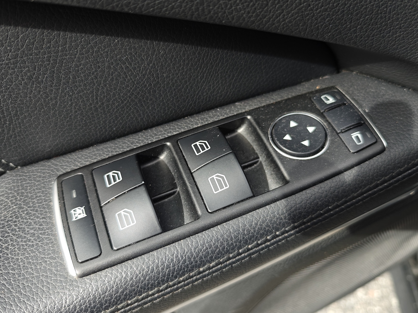 MERCEDES-BENZ E 2014