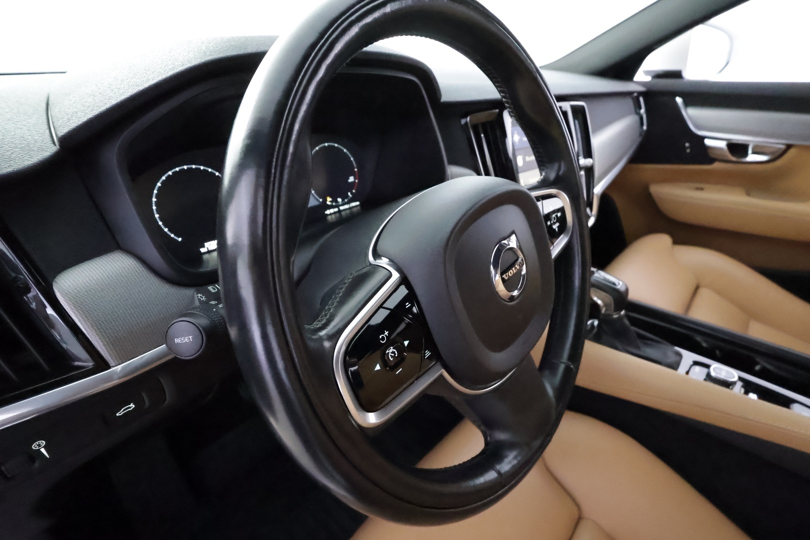 VOLVO S90 54