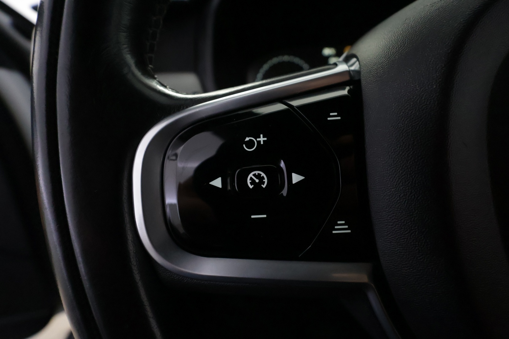 VOLVO S90 55