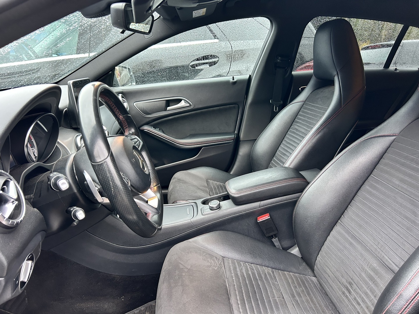 MERCEDES-BENZ CLA 7