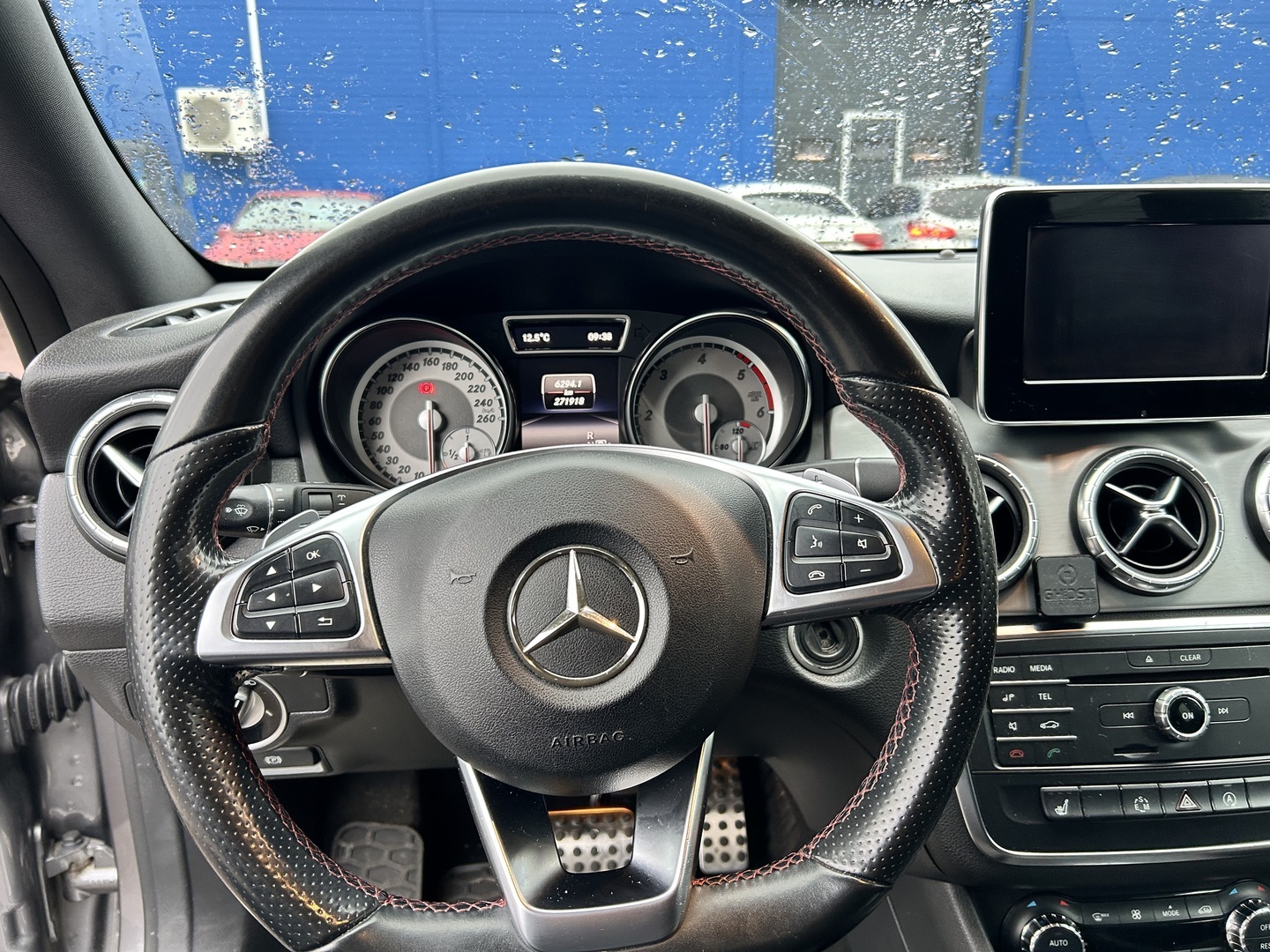 MERCEDES-BENZ CLA 8