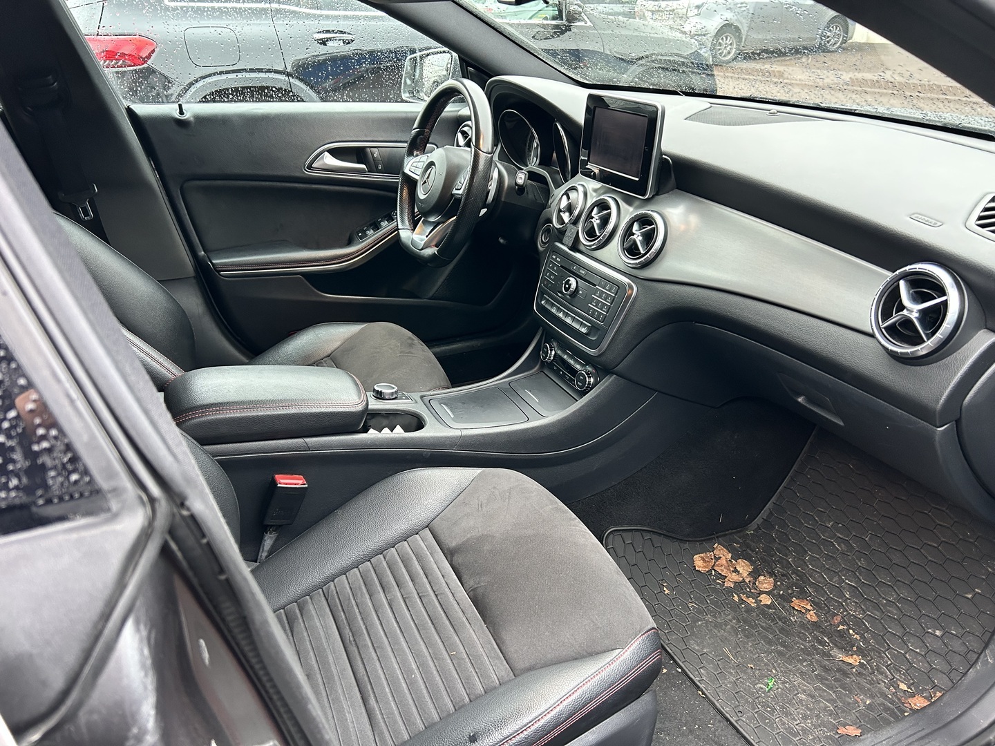 MERCEDES-BENZ CLA 9