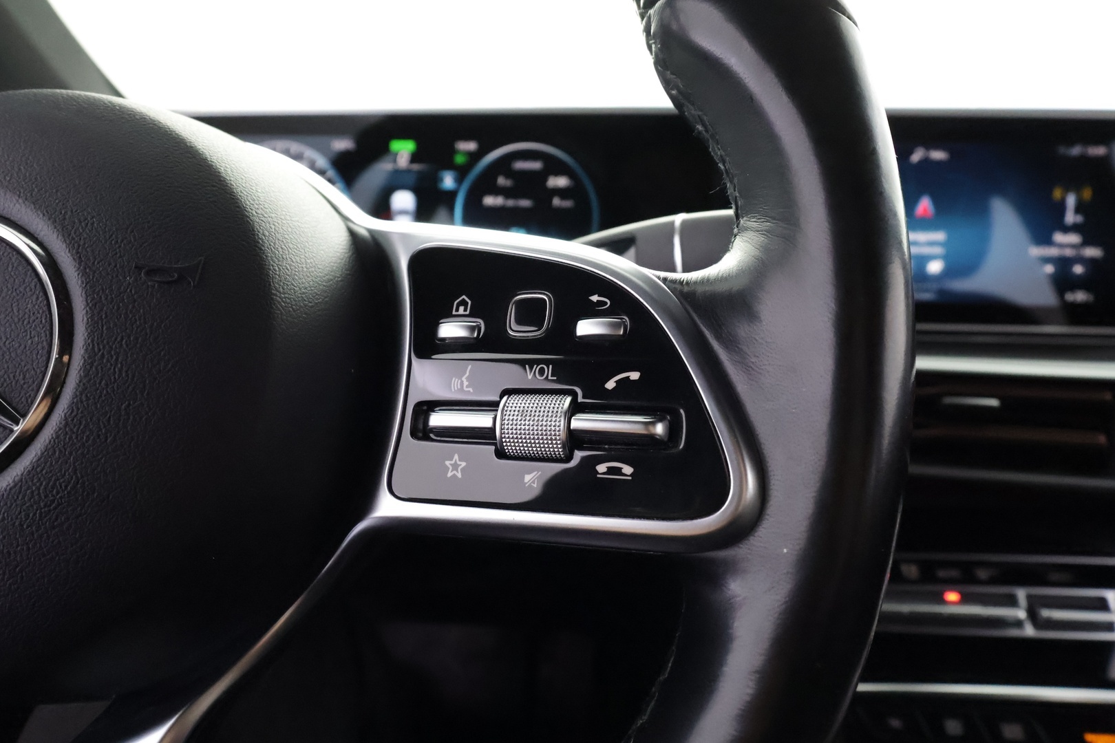 MERCEDES-BENZ EQC 2020