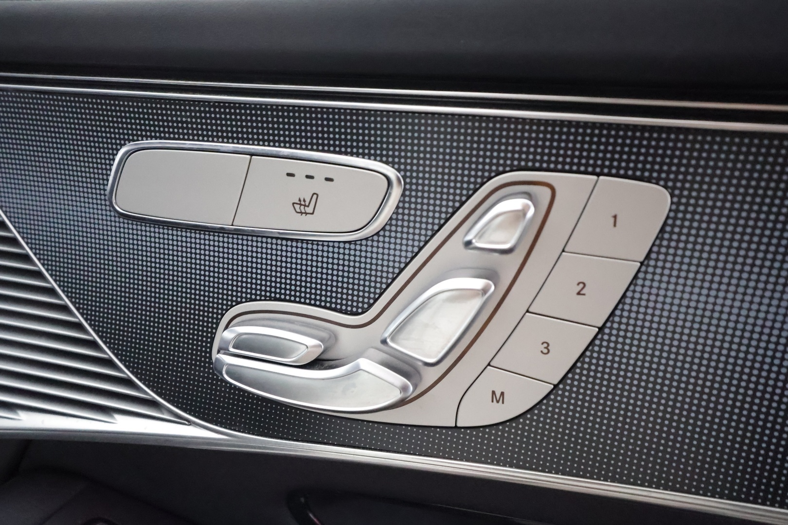 MERCEDES-BENZ EQC 2020