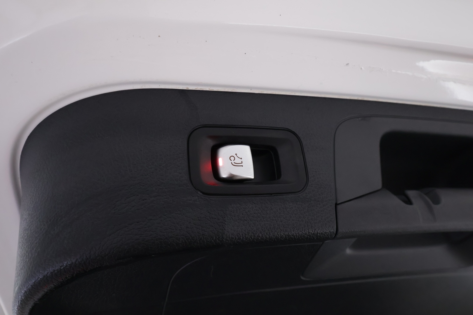 MERCEDES-BENZ EQC 2020