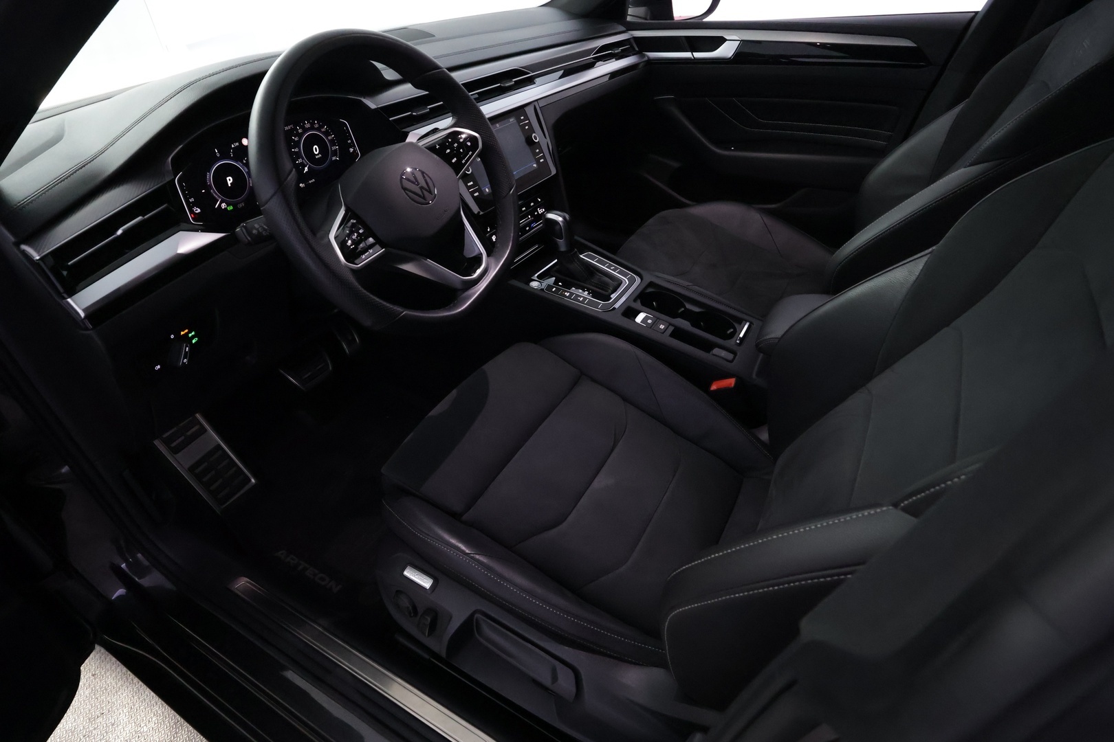 VOLKSWAGEN Arteon 10