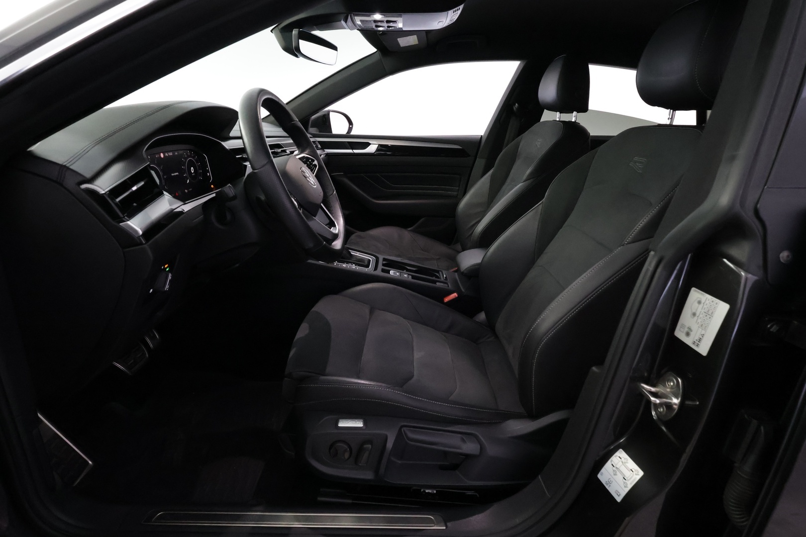 VOLKSWAGEN Arteon 11