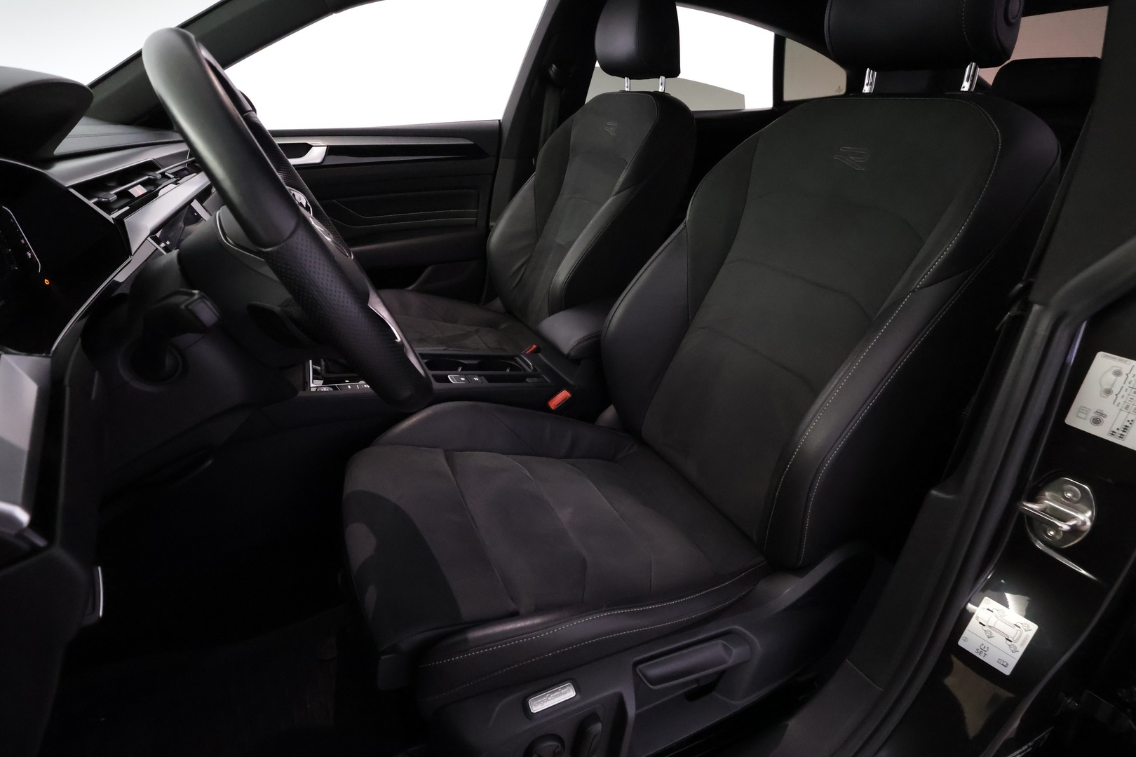VOLKSWAGEN Arteon 12
