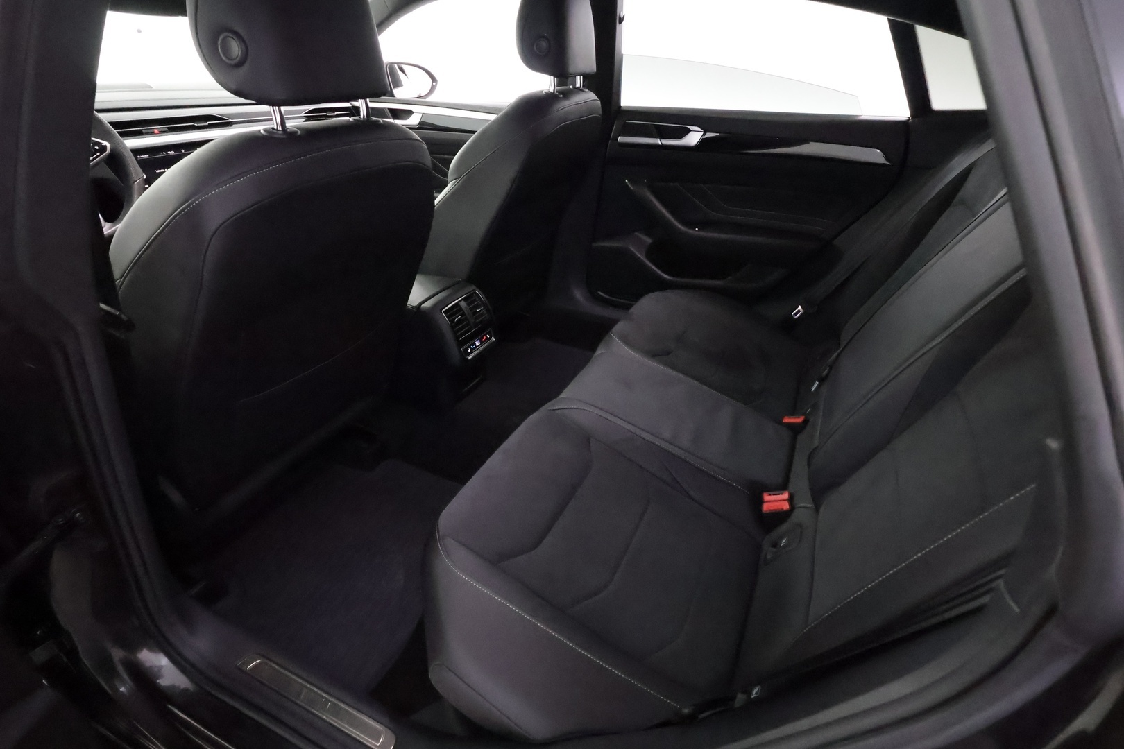 VOLKSWAGEN Arteon 19