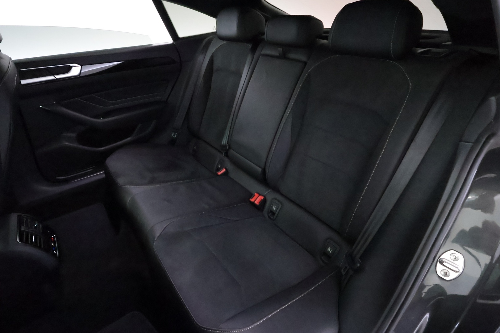 VOLKSWAGEN Arteon 21
