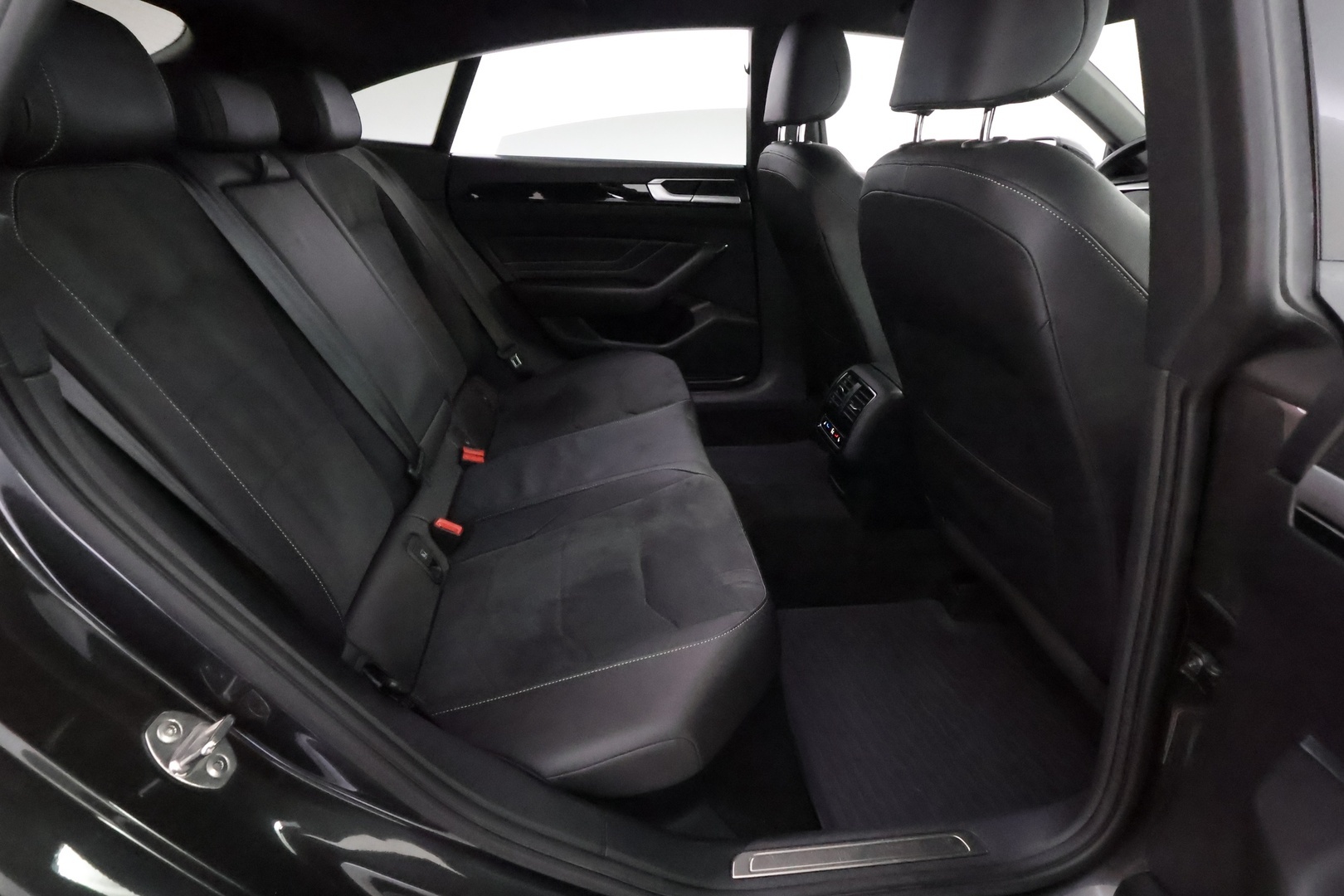 VOLKSWAGEN Arteon 23