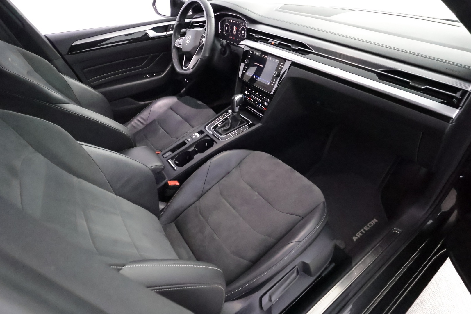 VOLKSWAGEN Arteon 25