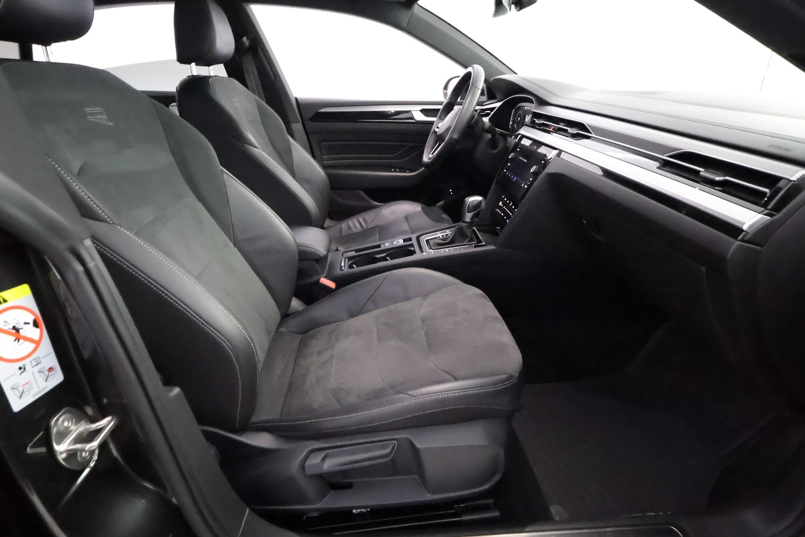 VOLKSWAGEN Arteon 26