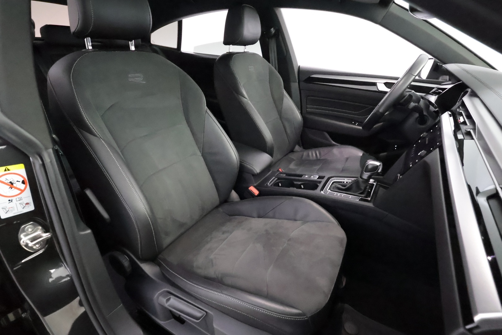 VOLKSWAGEN Arteon 27