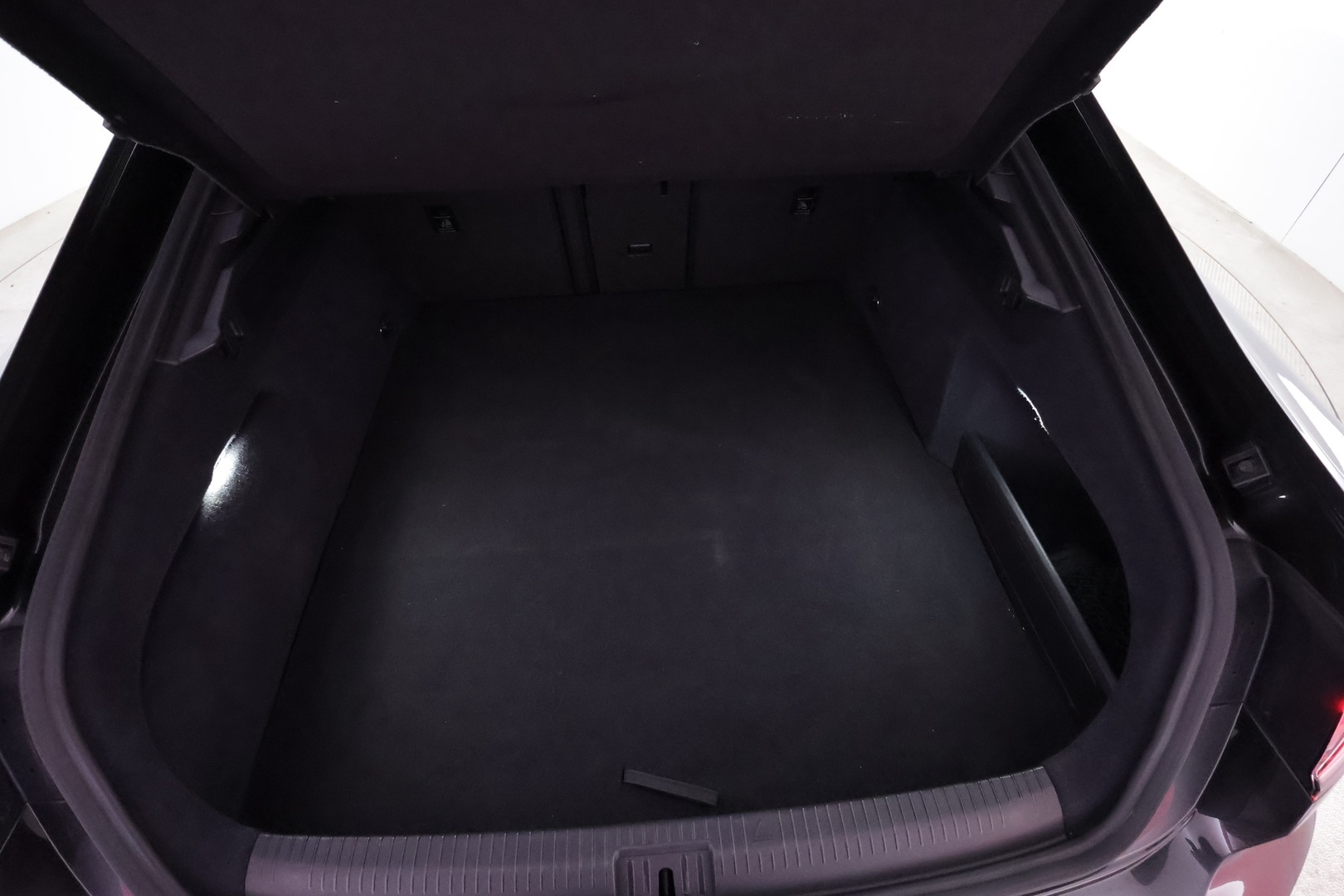 VOLKSWAGEN Arteon 28