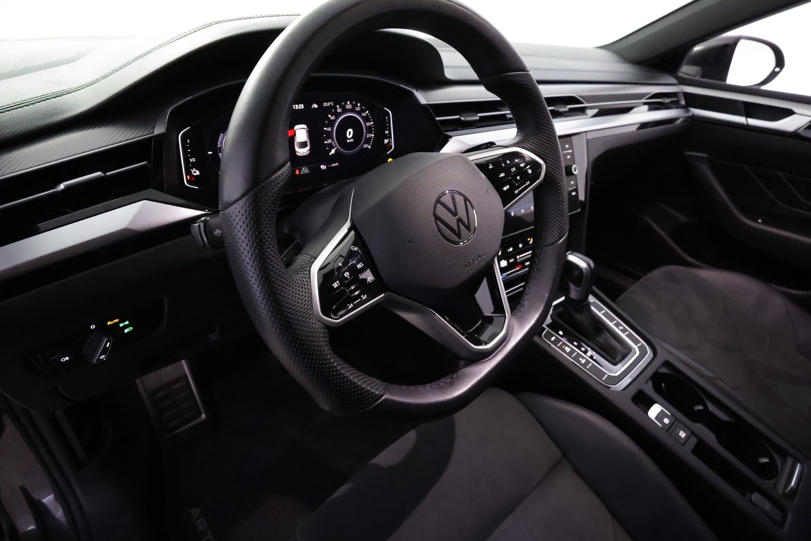 VOLKSWAGEN Arteon 29
