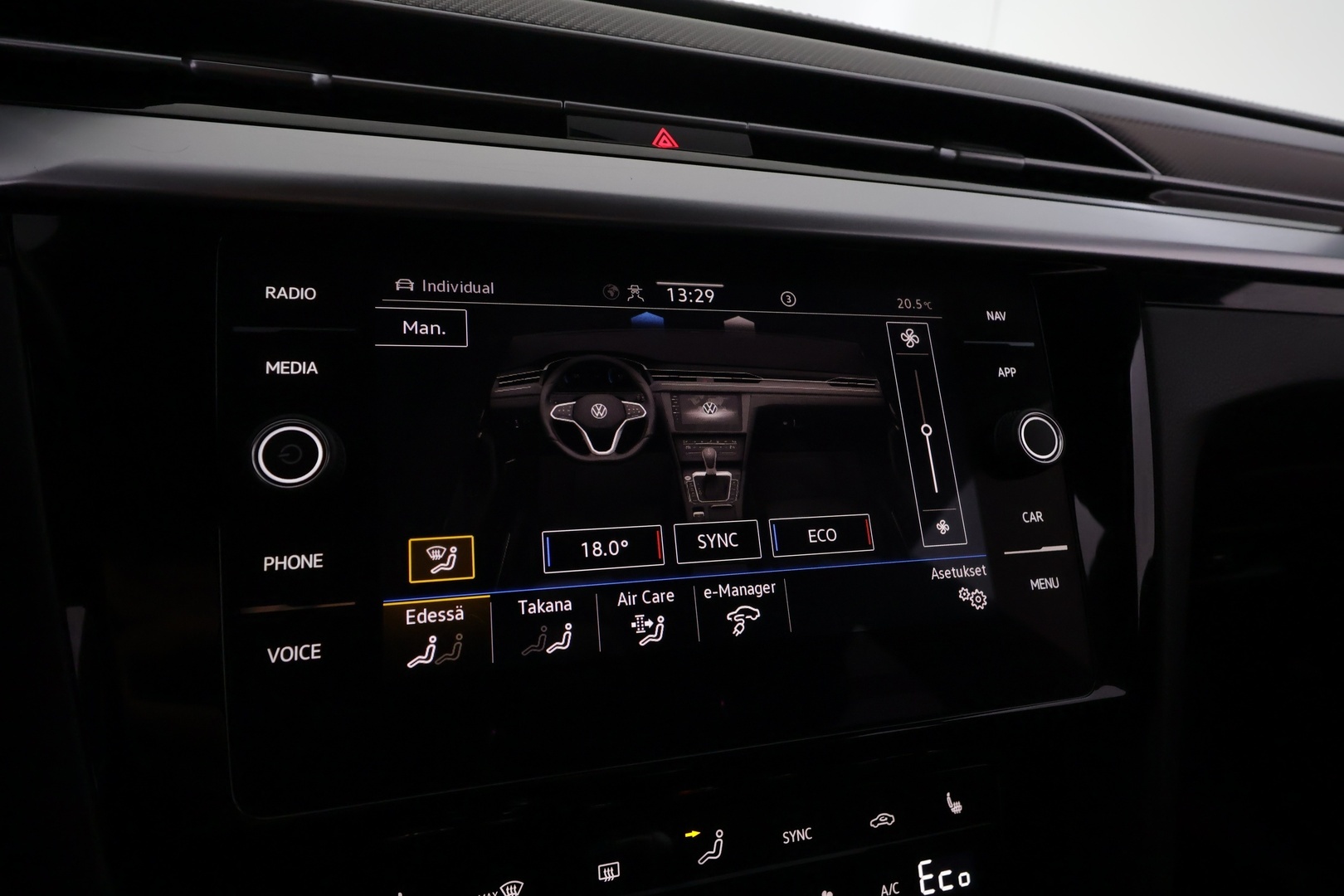 VOLKSWAGEN Arteon 51