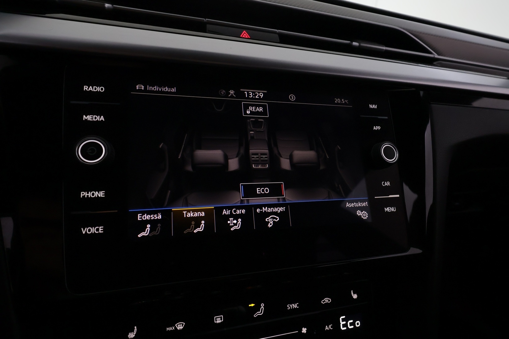 VOLKSWAGEN Arteon 52