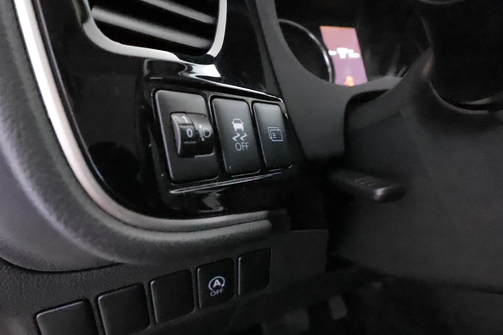 MITSUBISHI Outlander 2016