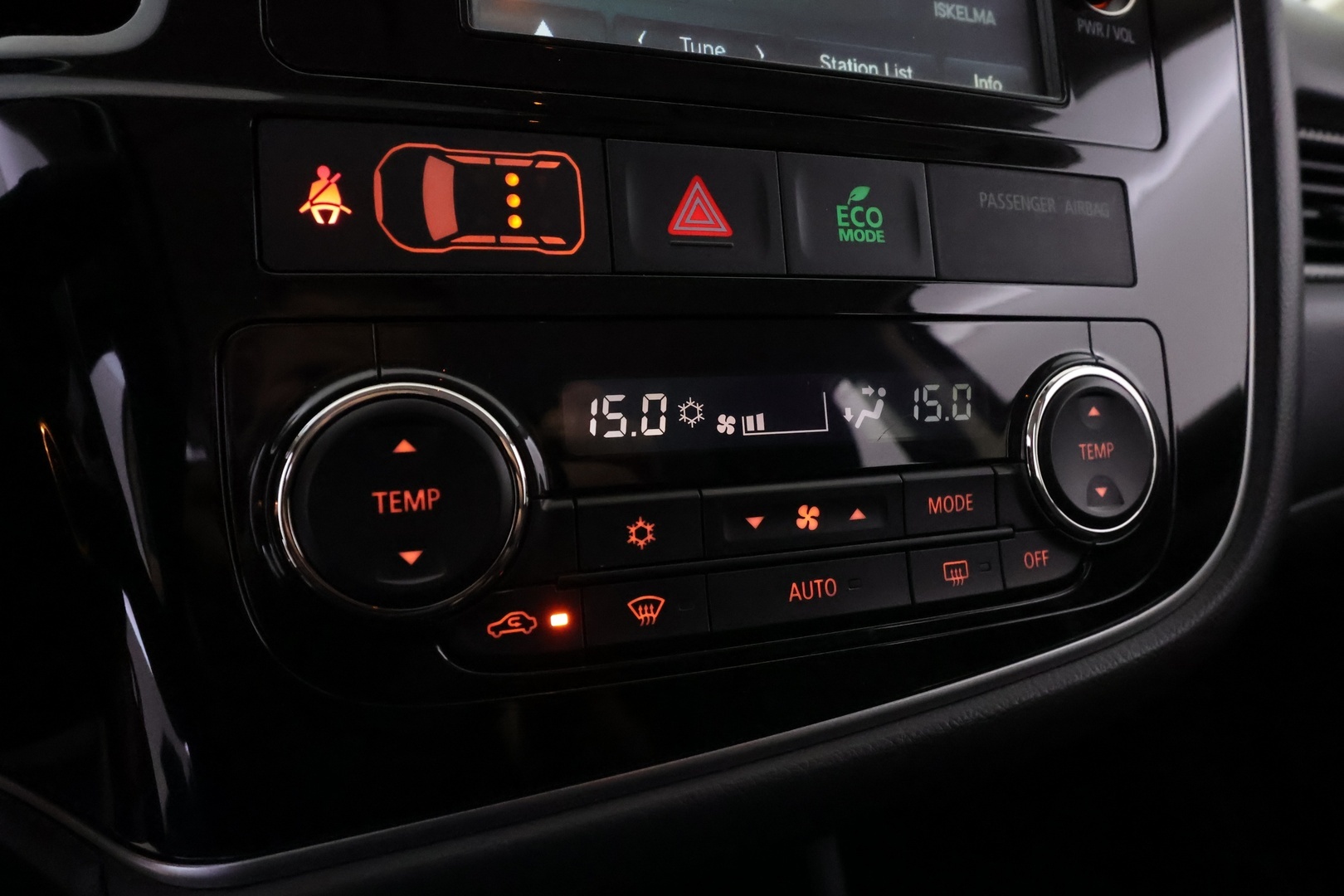 MITSUBISHI Outlander 2016