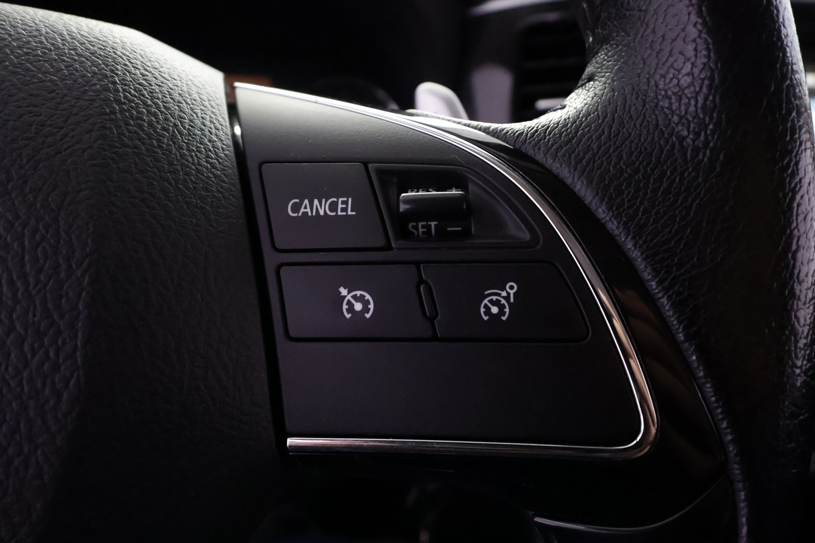 MITSUBISHI Outlander 2016
