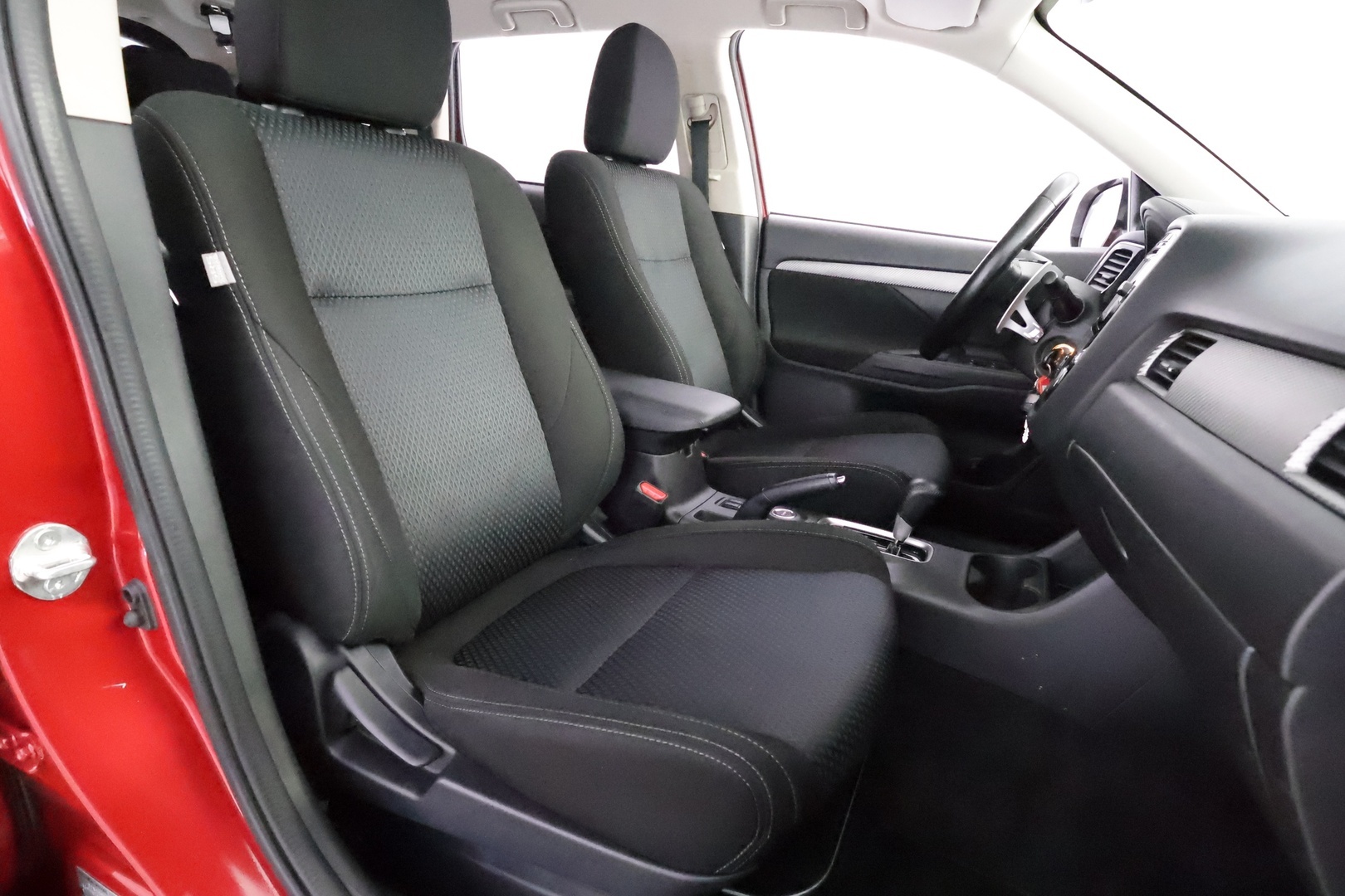 MITSUBISHI Outlander 2016