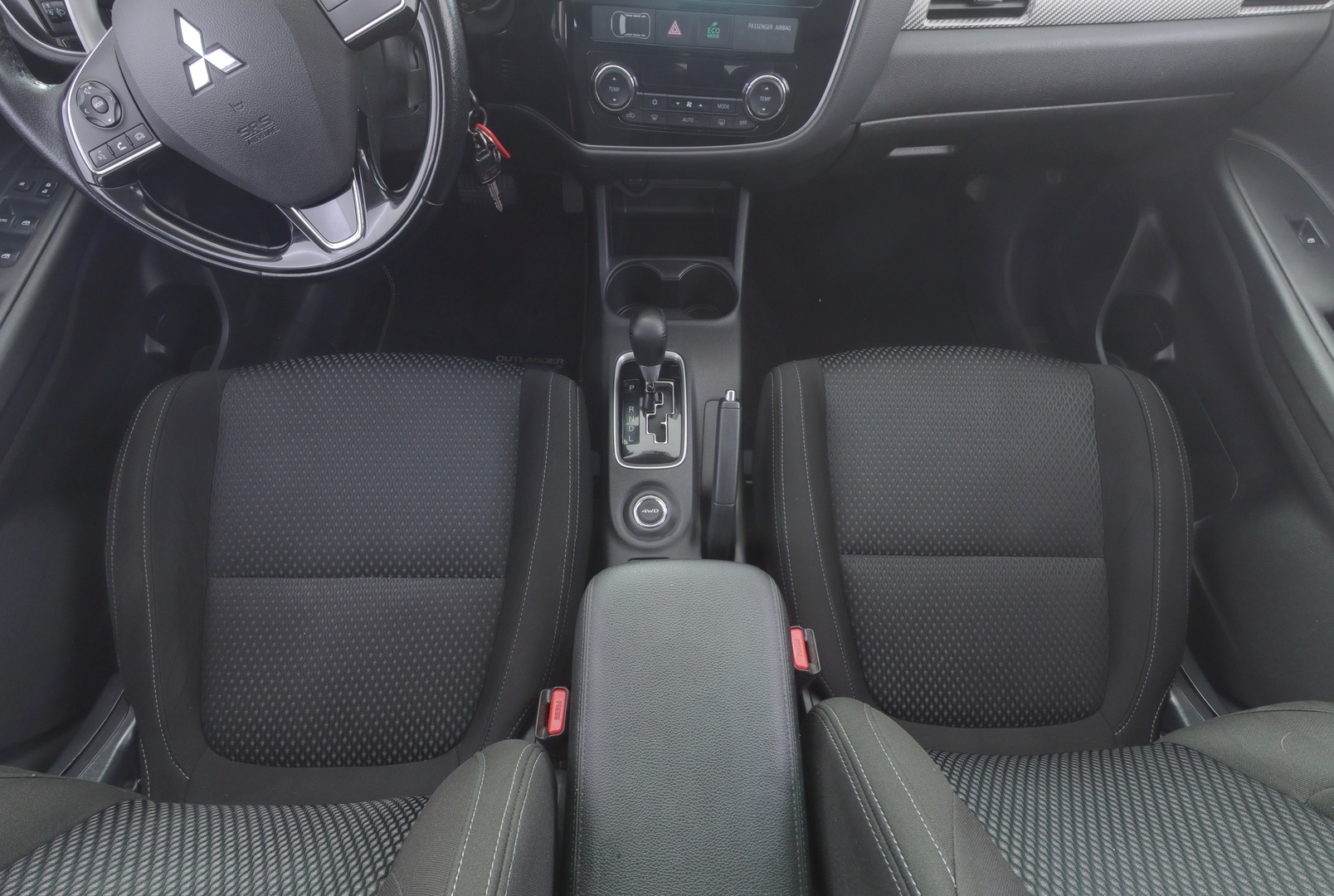 MITSUBISHI Outlander 2016