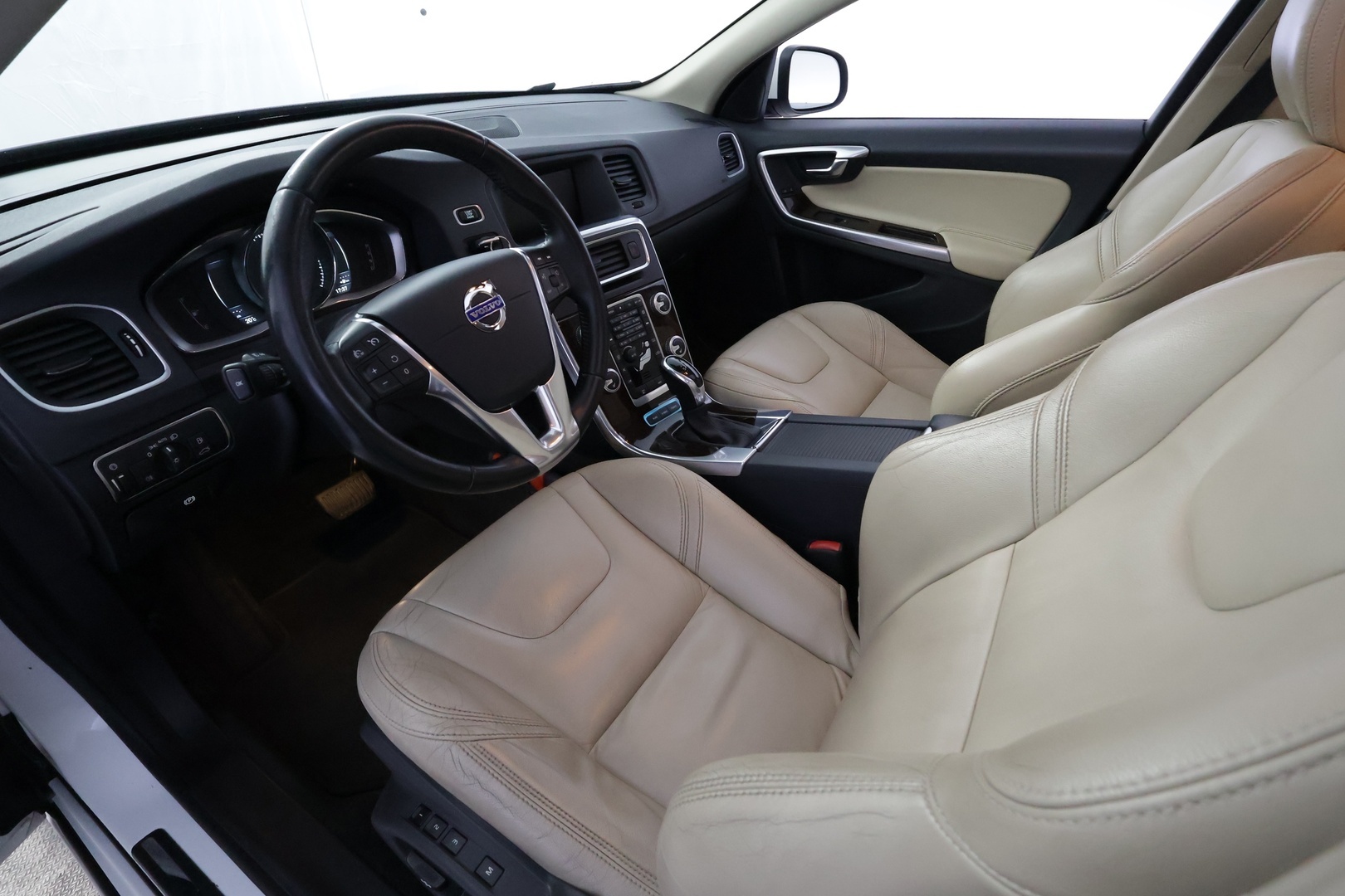 VOLVO V60 10