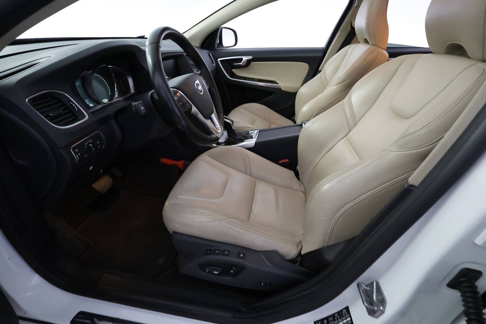 VOLVO V60 11