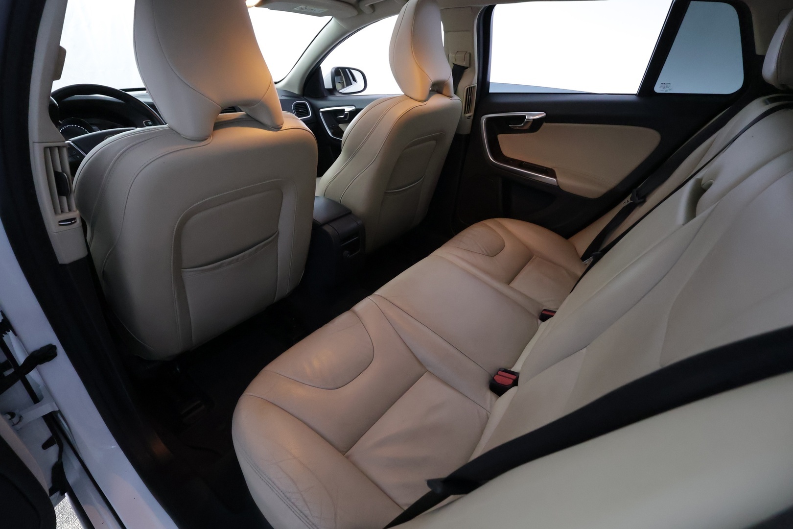 VOLVO V60 13