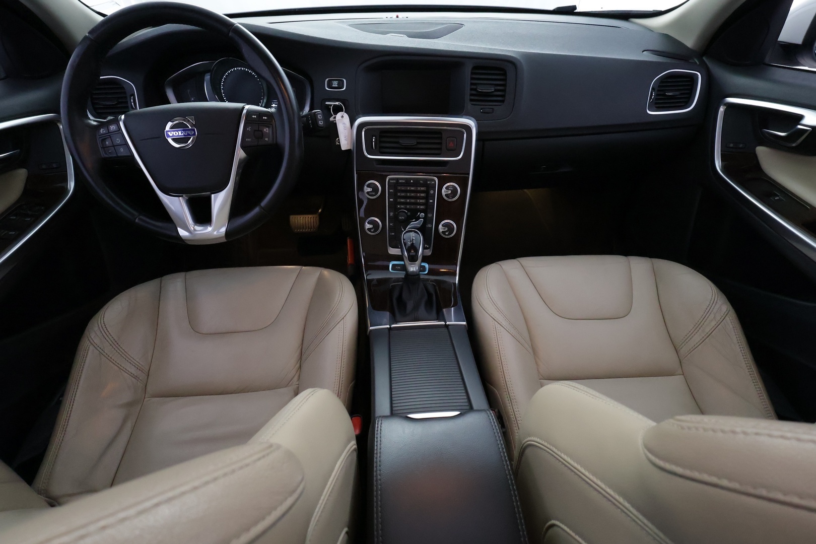 VOLVO V60 16