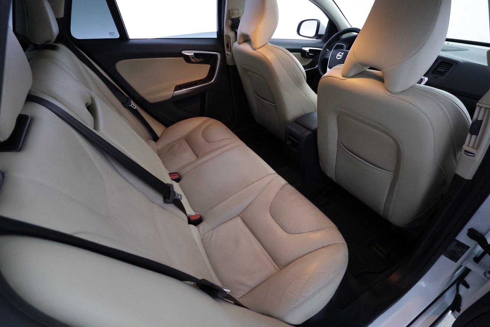 VOLVO V60 19