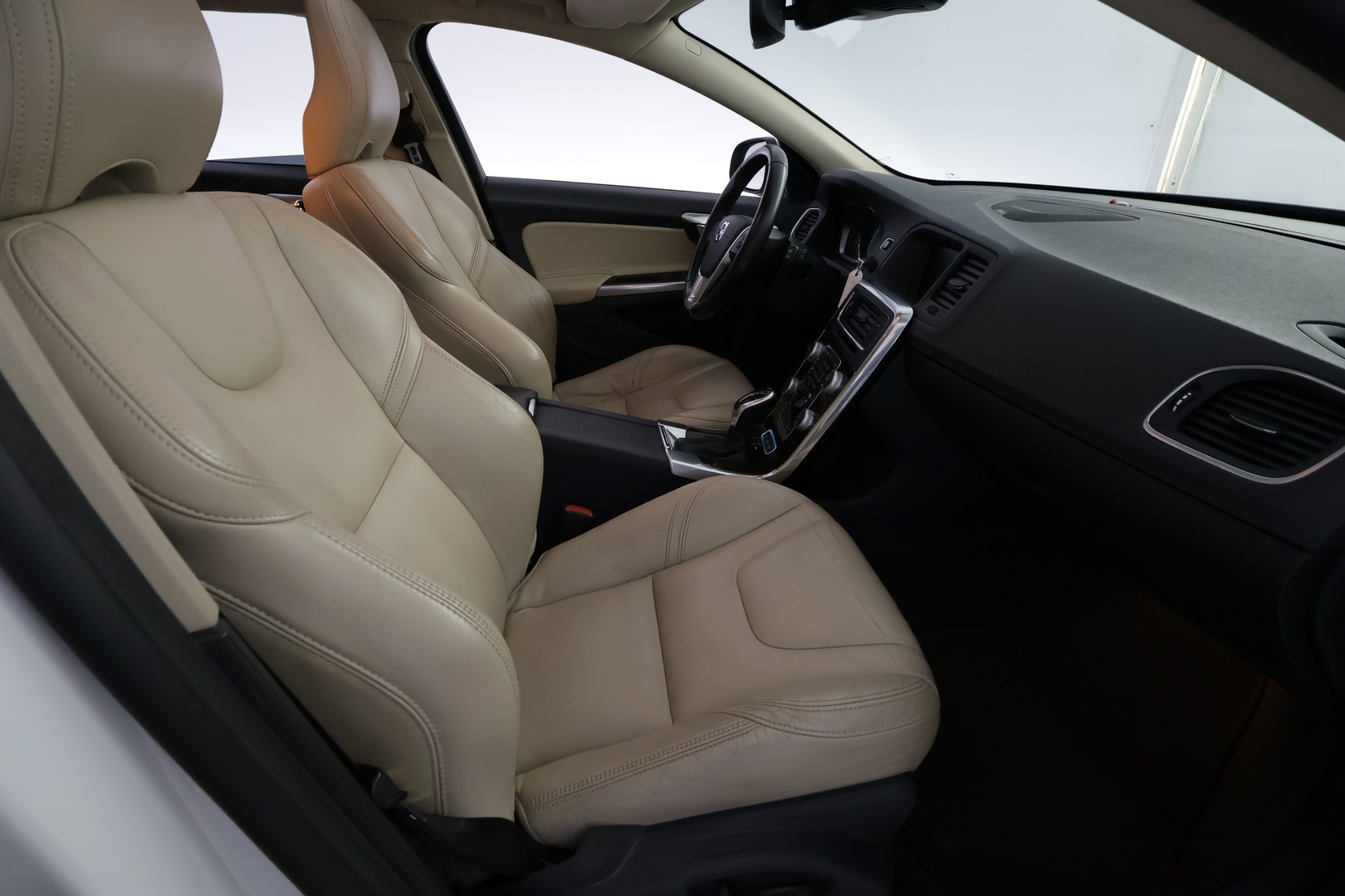 VOLVO V60 23