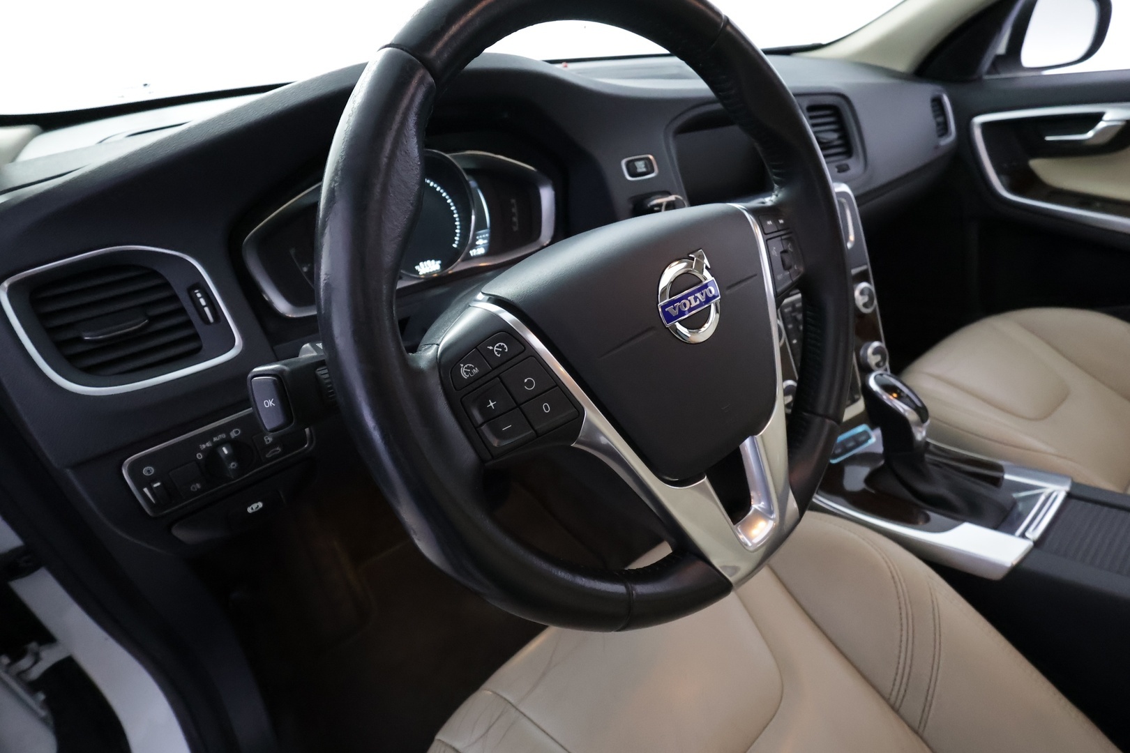 VOLVO V60 30