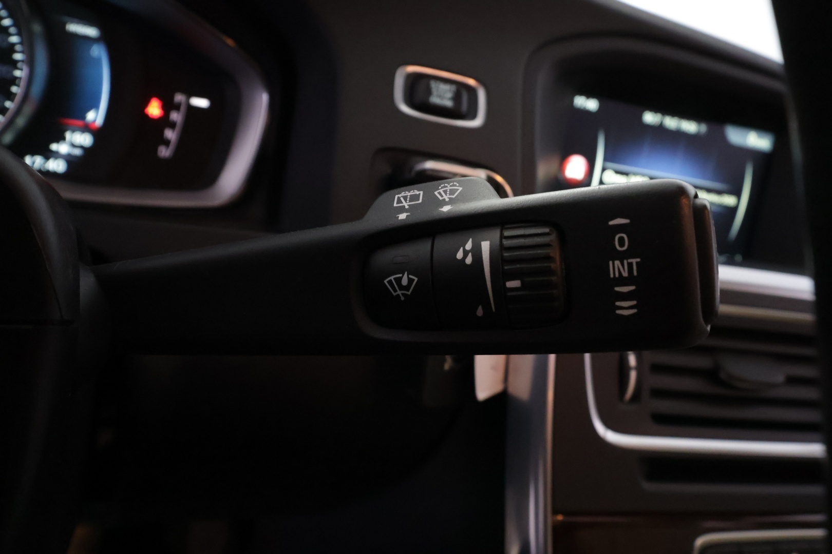 VOLVO V60 34