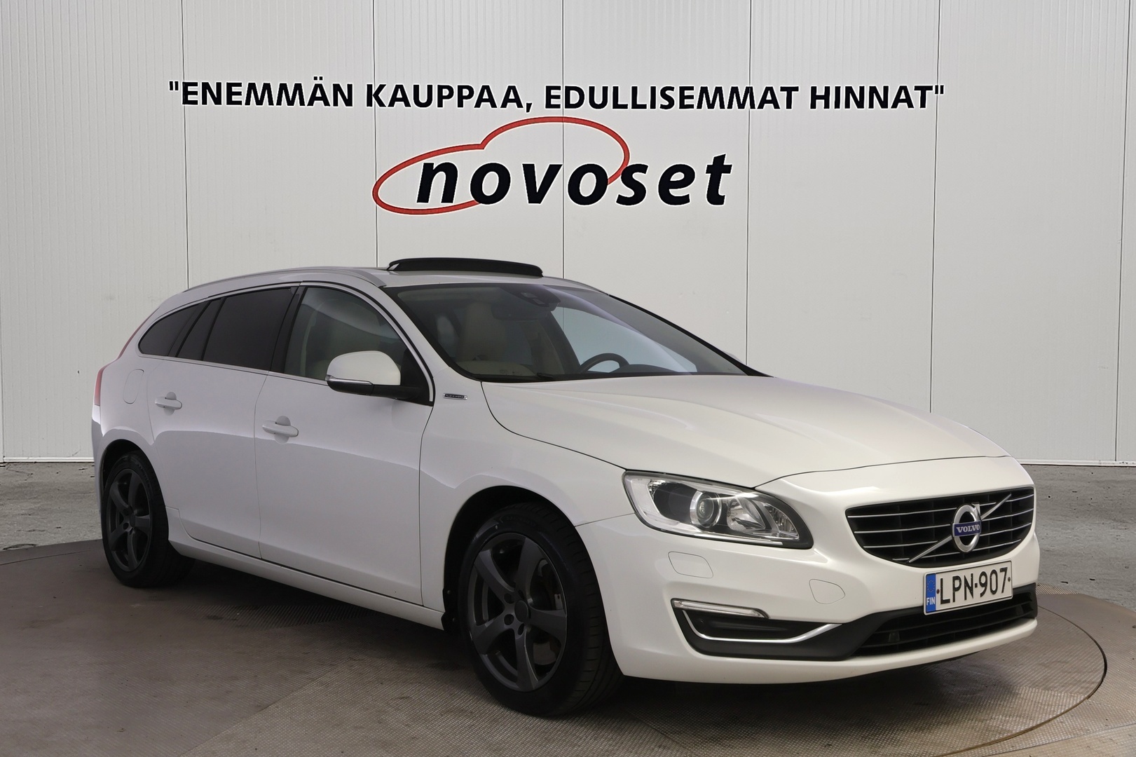 VOLVO V60 5