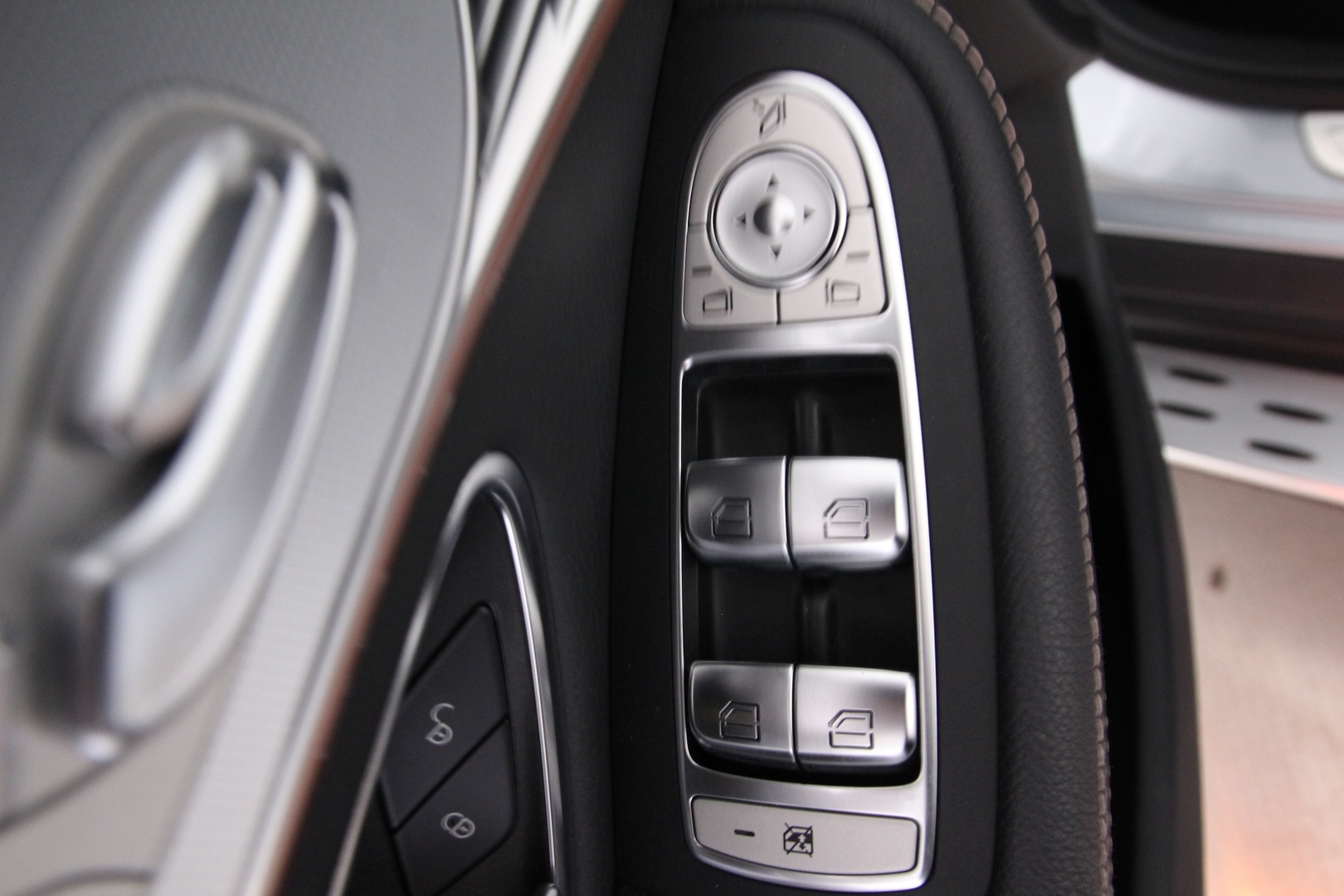 MERCEDES-BENZ EQC 2019