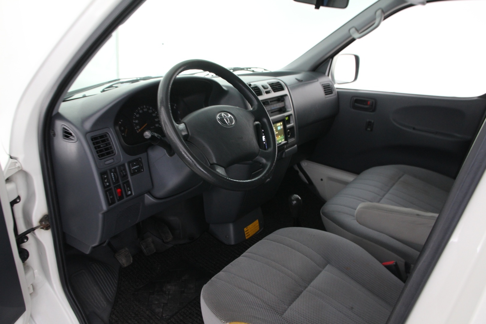 TOYOTA Hiace 2008