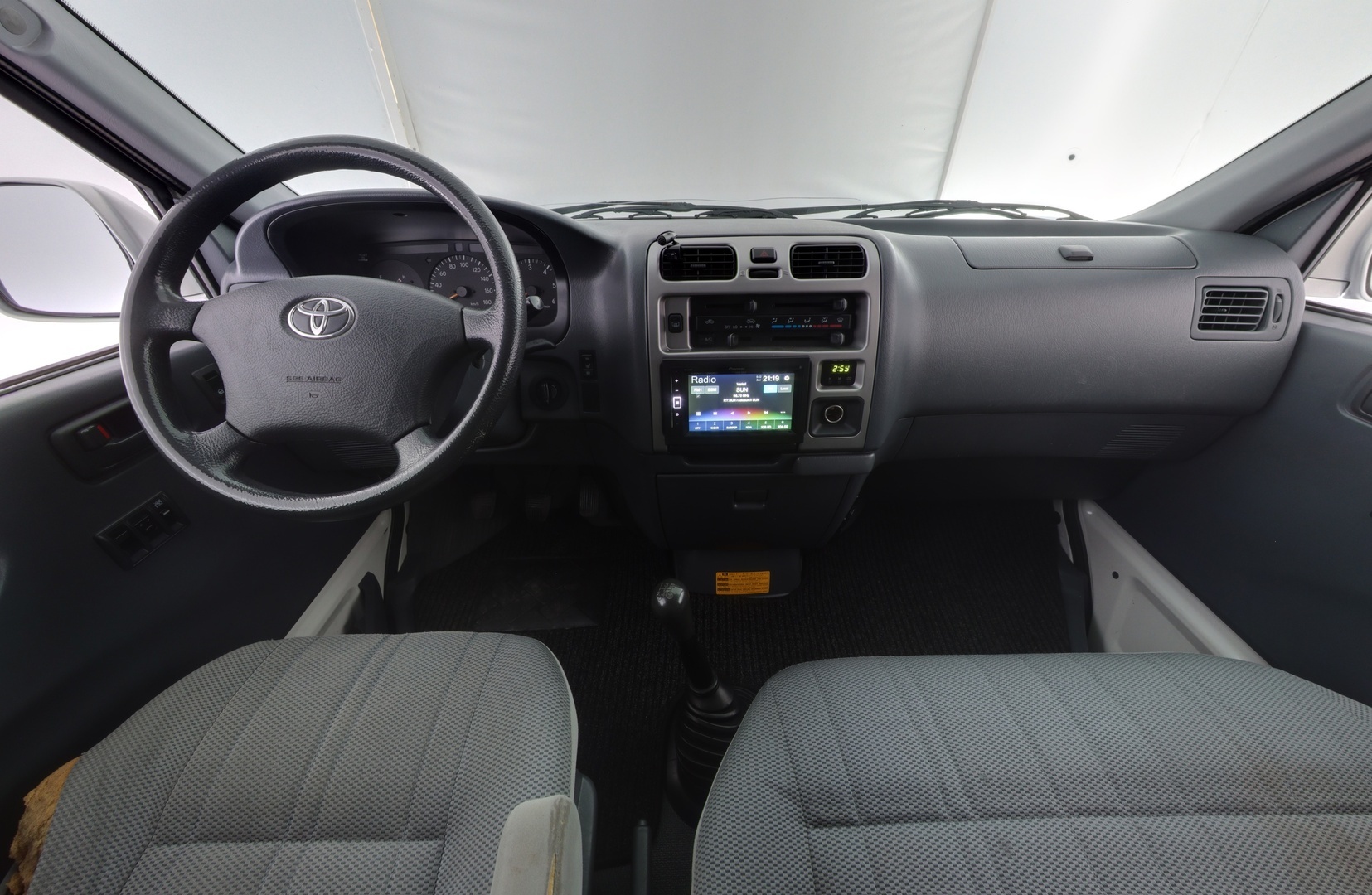 TOYOTA Hiace 2008
