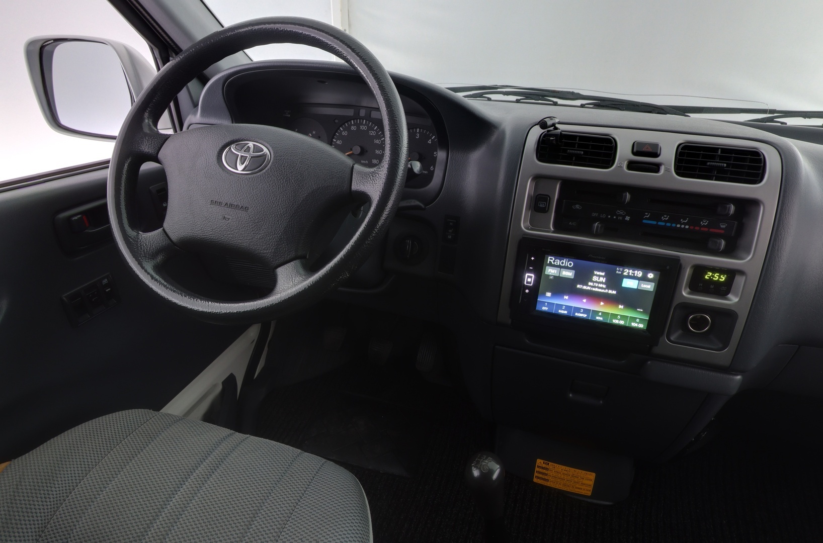 TOYOTA Hiace 2008