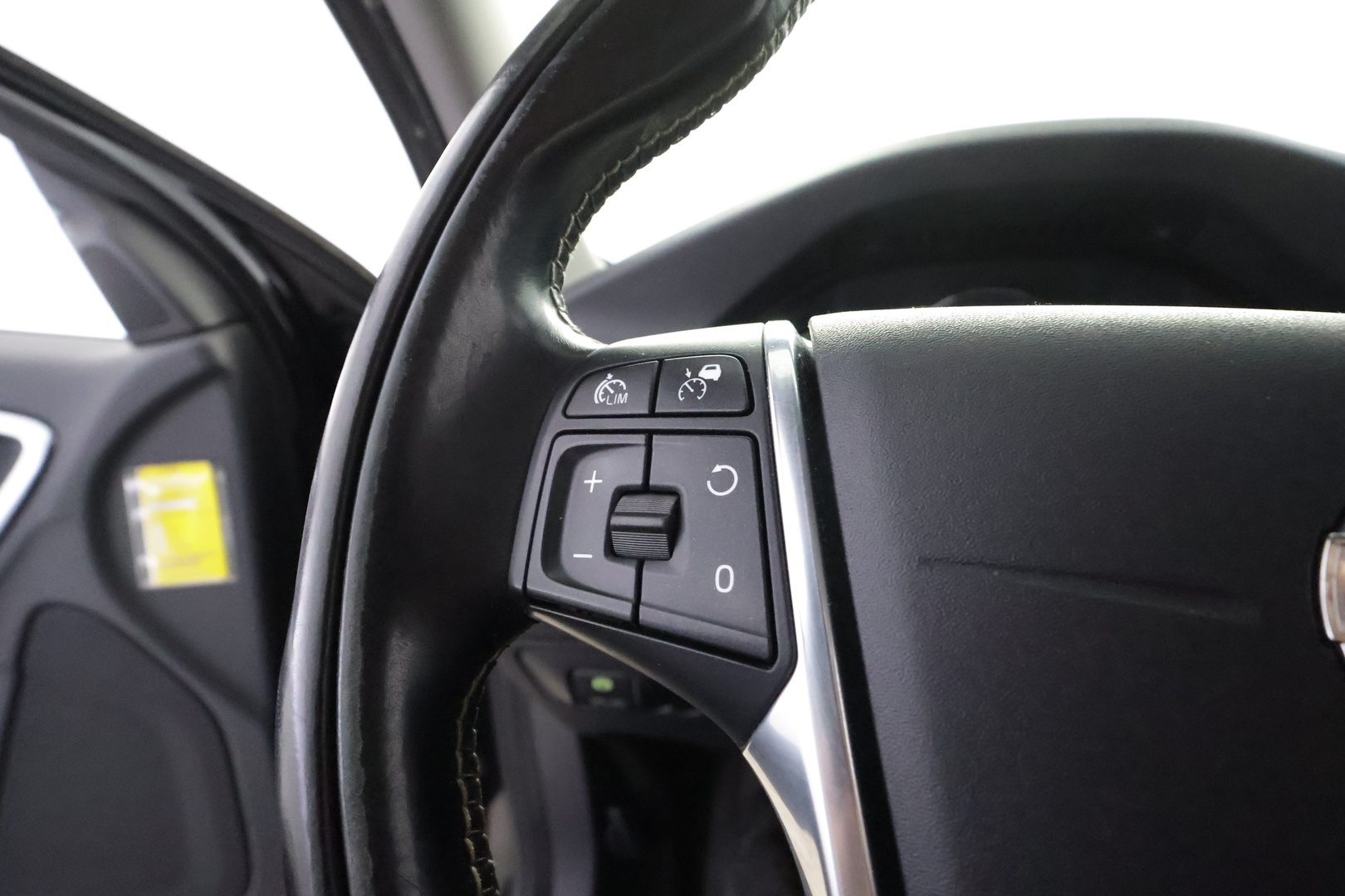 VOLVO V60 2013