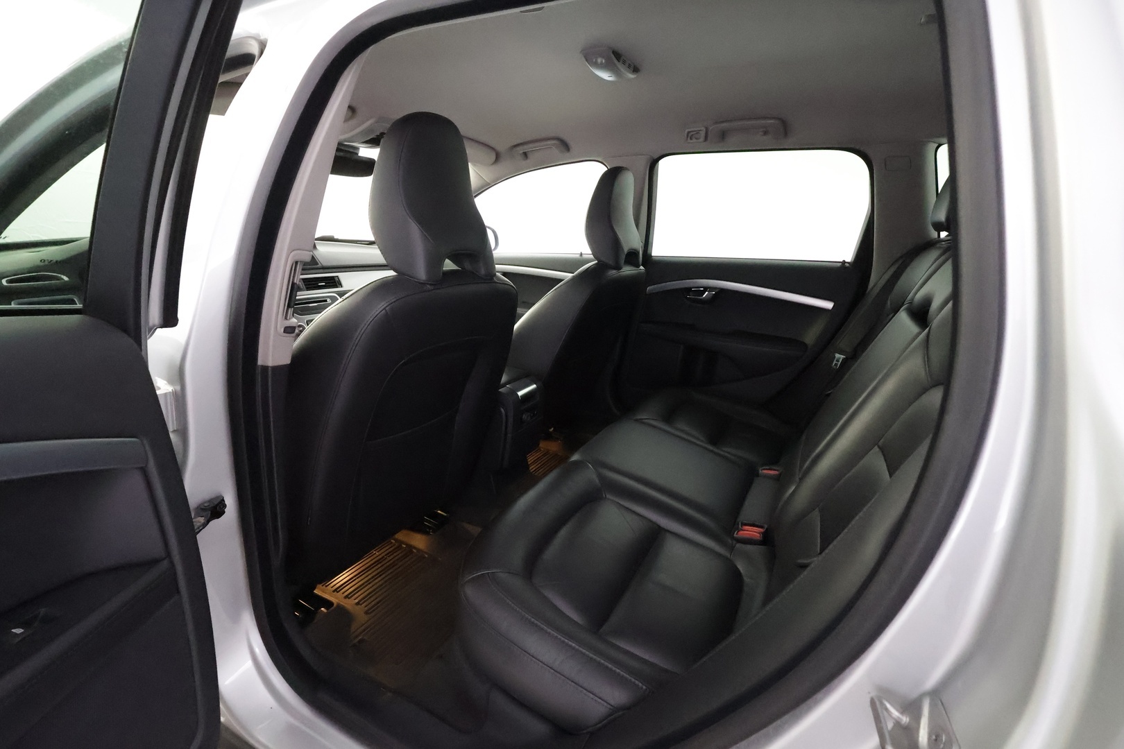 VOLVO V70 2016