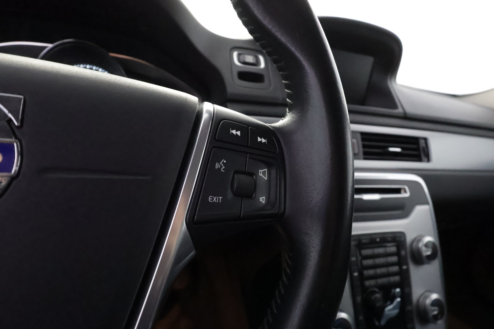 VOLVO V70 2016