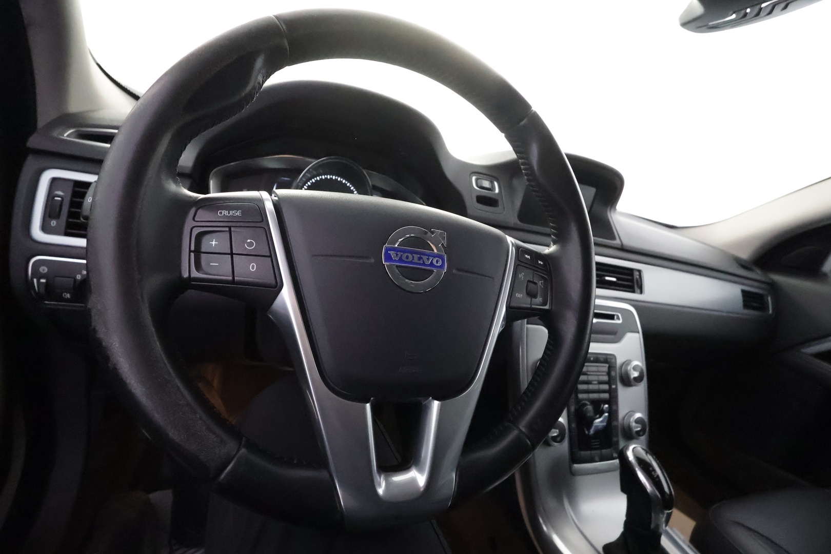 VOLVO V70 2016