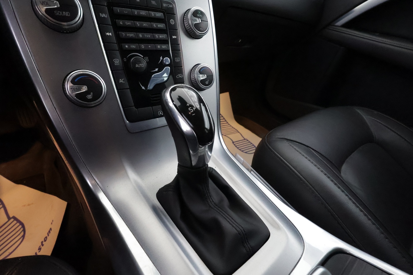 VOLVO V70 2016