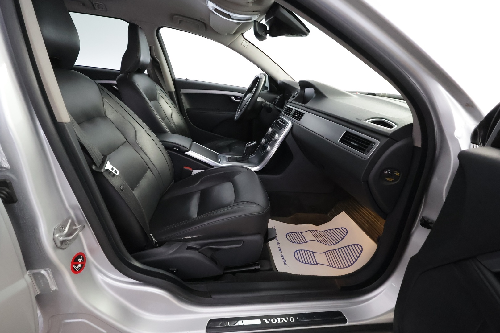 VOLVO V70 2016