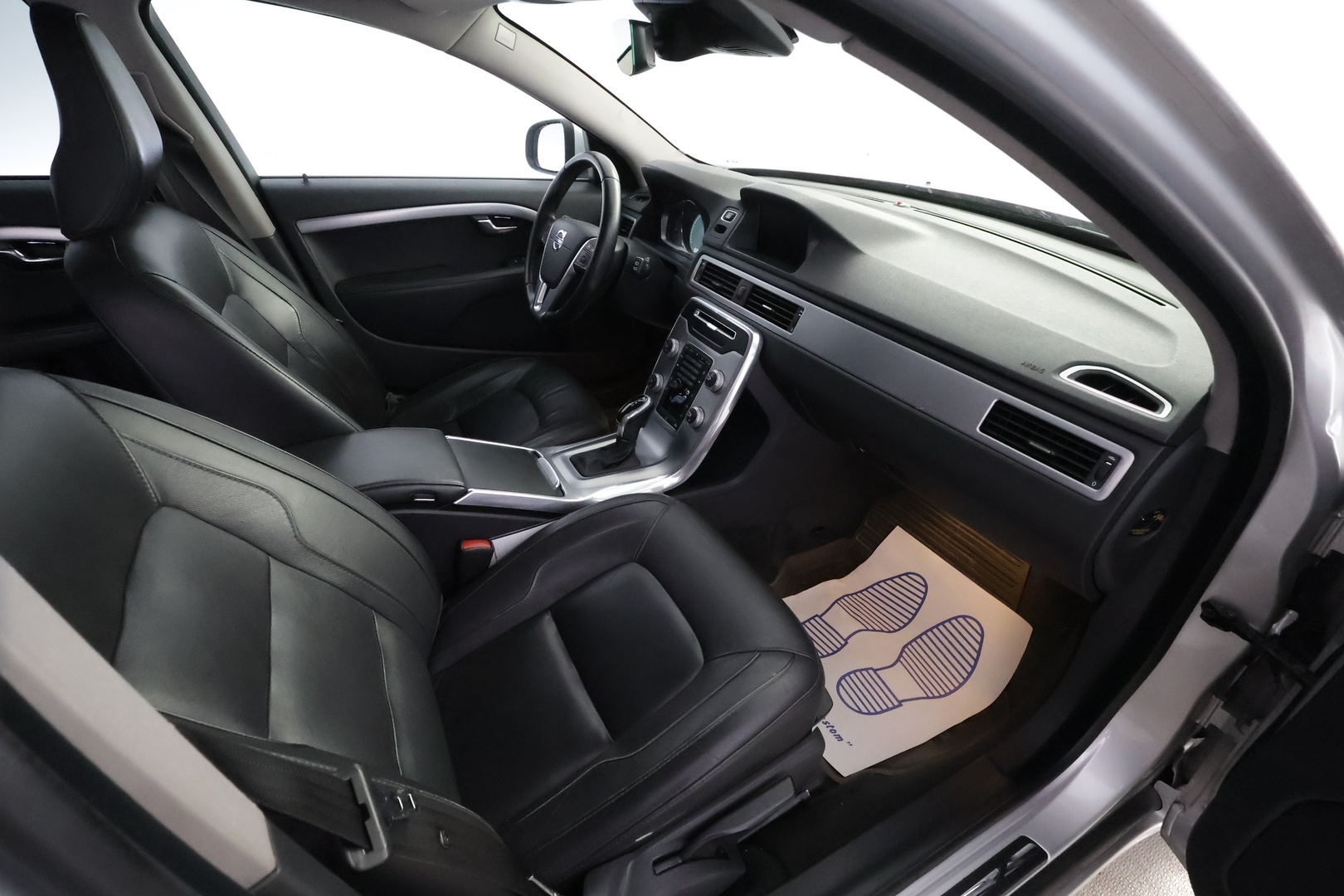 VOLVO V70 2016